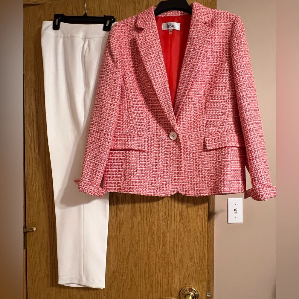 Women’s suit - LeSuit